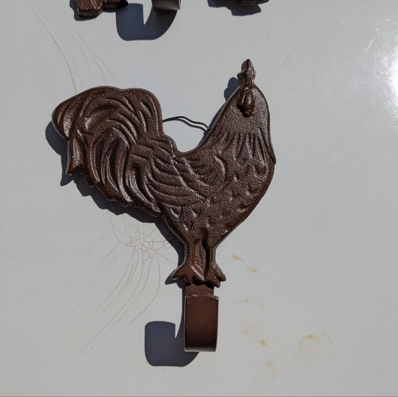 3 Animal Cast Iron Hooks - Cow - Rooster - Pig - Very Cute and Heavy Wall Hooks - Picture 3 of 14